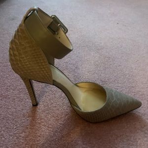 Jessica Simpson heels